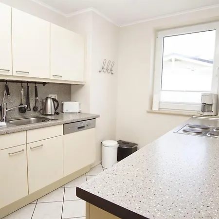 Apartment Mit Balkon, Gratis Nutzung Vom Ahoi Erlebnisbad Und Sauna In Sellin - Haus Strandeck 20 Goehren (Ruegen)