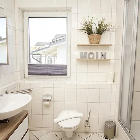 Mit Balkon, Gratis Nutzung Vom Ahoi Erlebnisbad Und Sauna In Sellin - Haus Strandeck 20 *